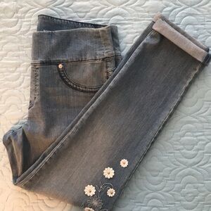 New Style & Co Boyfriend Jeans Pull On Pants White Daisy Floral Appliqué Size …